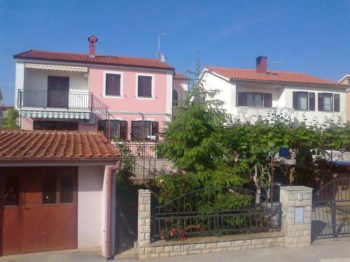 Apartments With A Parking Space Fazana - 7281