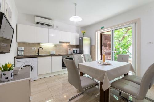 Villa Holiday Home Tamjan