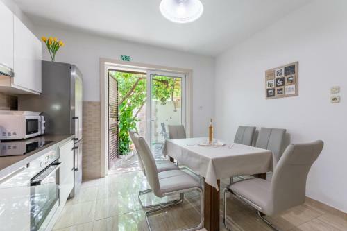Villa Holiday Home Tamjan