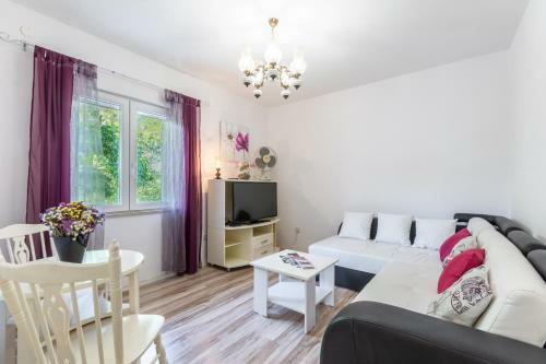 Villa Holiday Home Tamjan