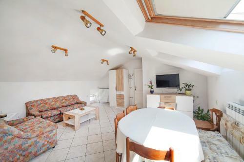 Hostal Apartments & Rooms Nada