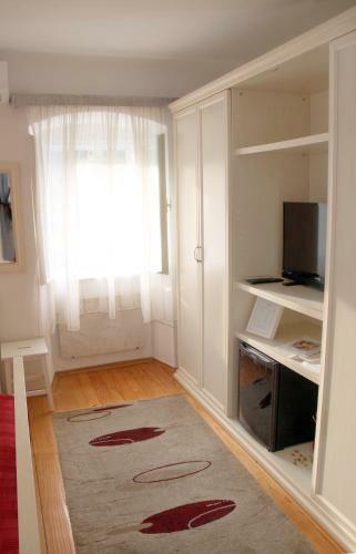Hostal Apartments & Rooms Nada
