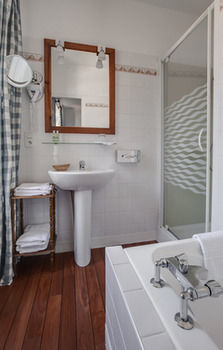 Hotel L Hostellerie Du Chateau