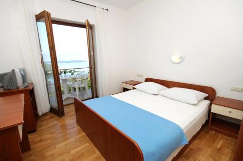 Apartments With A Parking Space Jelsa (hvar) - 8765