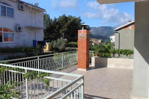 Apartments With A Parking Space Jelsa (hvar) - 8765