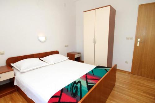Apartments With A Parking Space Jelsa (hvar) - 8765