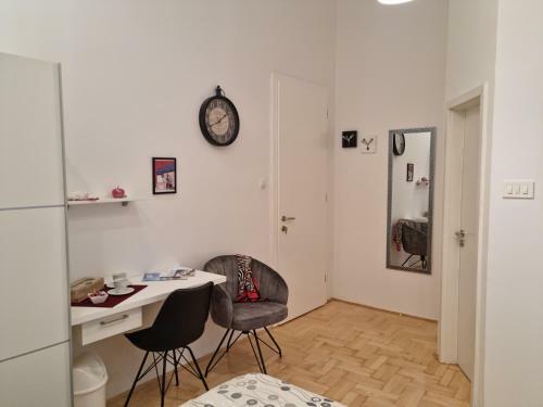 Hostal Rooms Tisa Old Town
