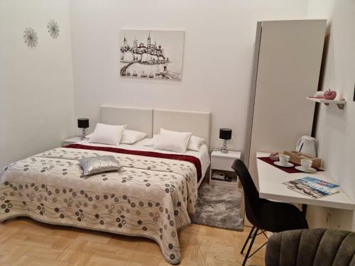 Hostal Rooms Tisa Old Town