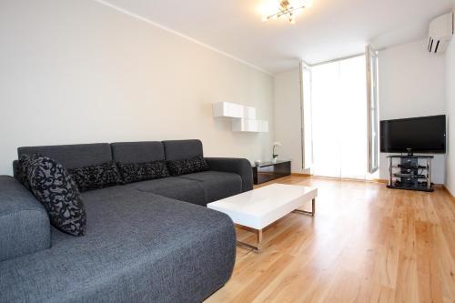 Bay Bridge Center Apartment 1
