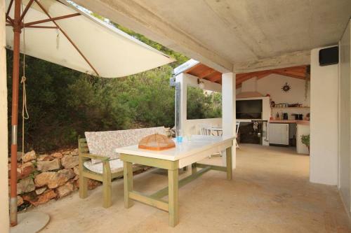 Apartments With A Parking Space Rukavac (vis) - 8489