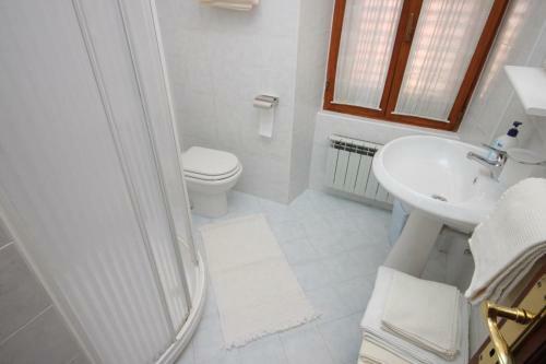 Hostal Double Room Oprtalj 7081a