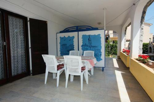 Apartments With A Parking Space Krk - 418