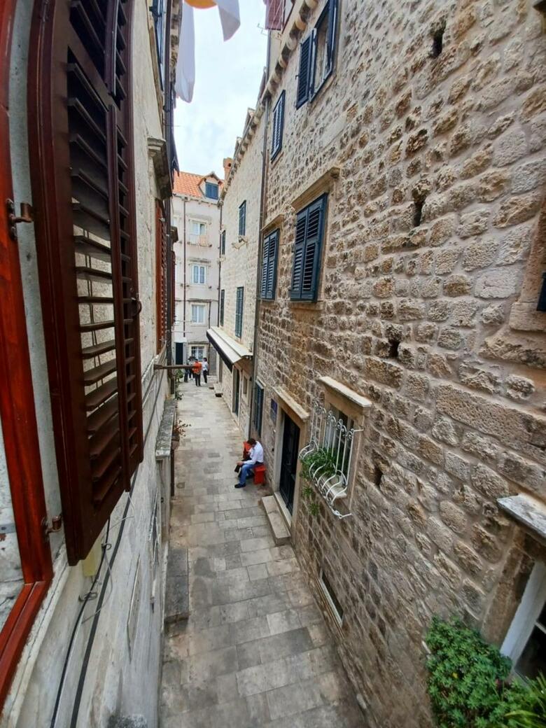 Hostal Placeta Apartments