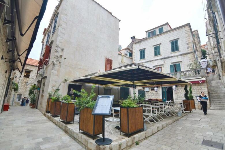 Hostal Placeta Apartments