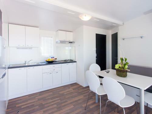 Superior Mobile Homes In Camping Kastanija