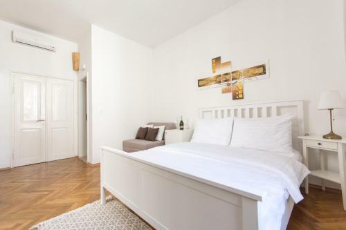 Hostal Rooms Eden Old Town