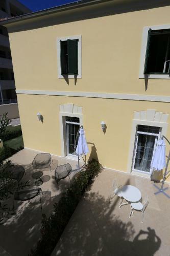 Hostal Guesthouse Villa Maggie