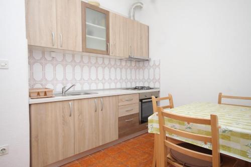 Apartments With A Parking Space Hvar - 5719