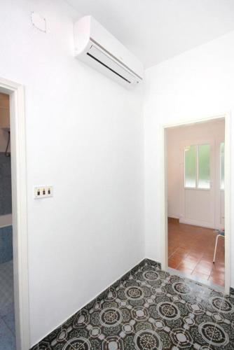 Apartments With A Parking Space Hvar - 5719