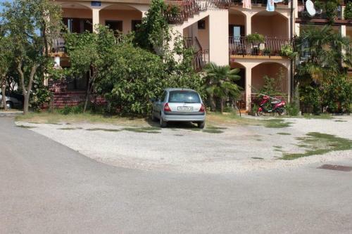 Apartments With A Parking Space Umag - 7073