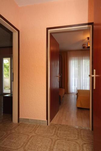 Apartment Mundanije 4953a