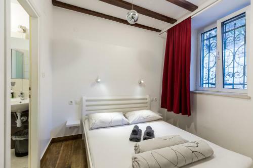 Apinelo Hostel & Apartments