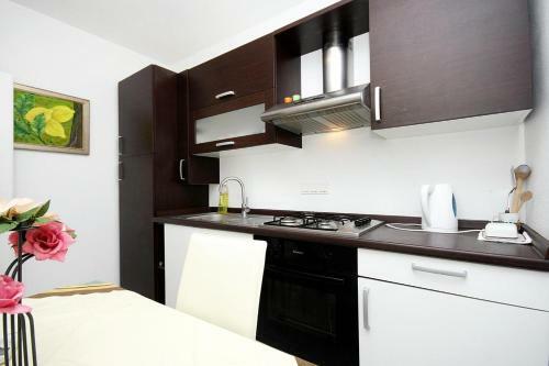 Apartments By The Sea Drasnice (makarska) - 6051