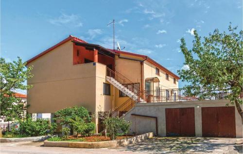 Three-bedroom Apartment Pula With A Fireplace 02