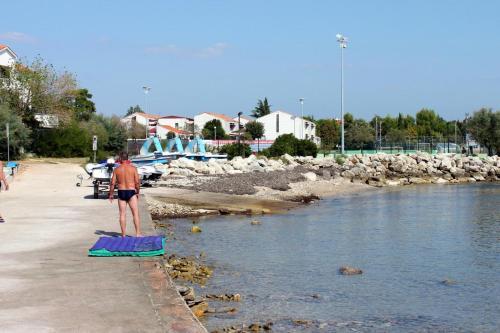 Family Friendly Seaside Apartments Novigrad - 7118