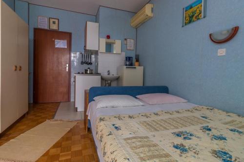 Apartments And Rooms With Parking Space Crikvenica - 5492