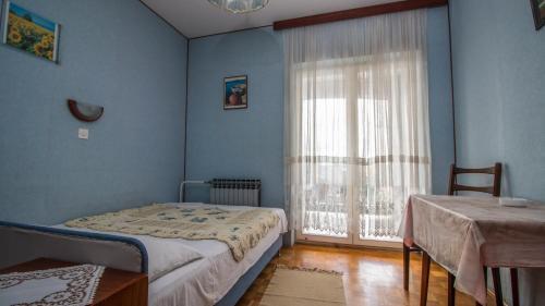 Apartments And Rooms With Parking Space Crikvenica - 5492