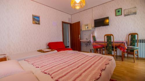 Apartments And Rooms With Parking Space Crikvenica - 5492