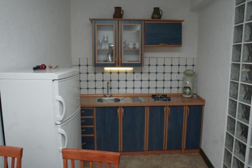 Apartments By The Sea Vodice - 4248