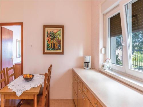 Two-bedroom Apartment Makarska 05