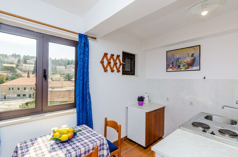 Apartments & Rooms Mihajica