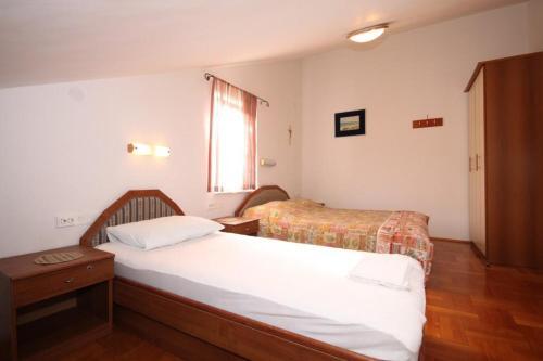 Apartments With A Parking Space Jelsa (hvar) - 8732