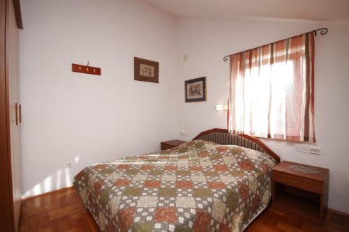 Apartments With A Parking Space Jelsa (hvar) - 8732