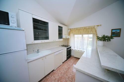 Apartments And Rooms Lago Rupa