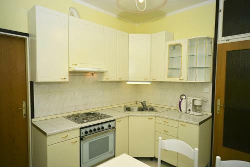 Apartments And Rooms Lago Rupa