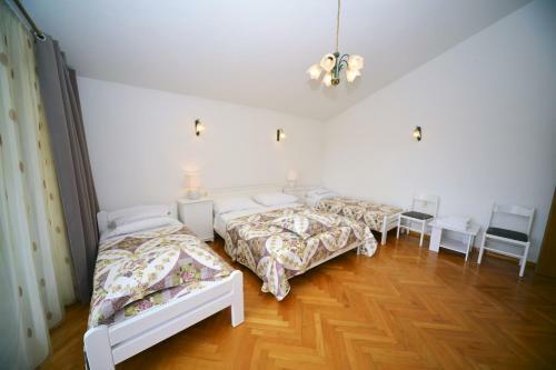 Apartments And Rooms Lago Rupa