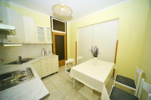 Apartments And Rooms Lago Rupa