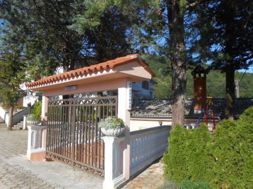 Apartments And Rooms Lago Rupa