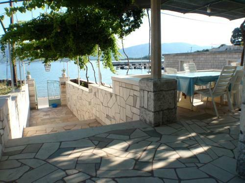 Apartments Lumbarda Beach
