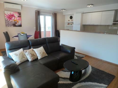 Apartments In Selce 17077