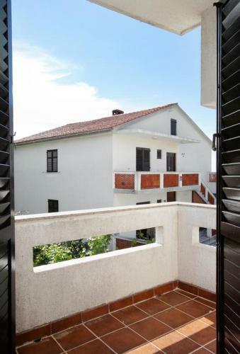 Apartments With A Parking Space Krk - 5321