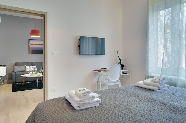 D&a Center Apartments