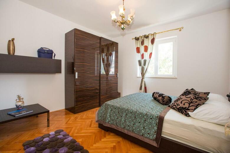 Hostal Aida Apartments And Rooms