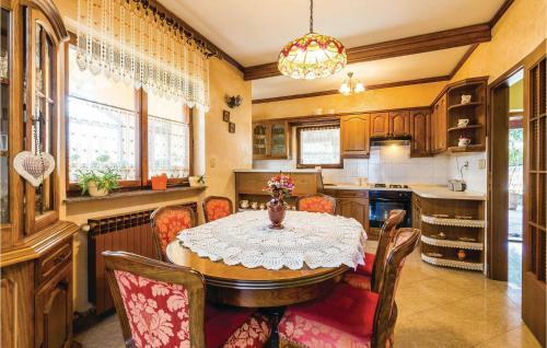 Holiday Home Jurdani 02