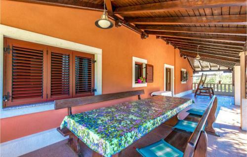 Holiday Home Jurdani 02