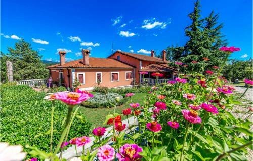 Holiday Home Jurdani 02